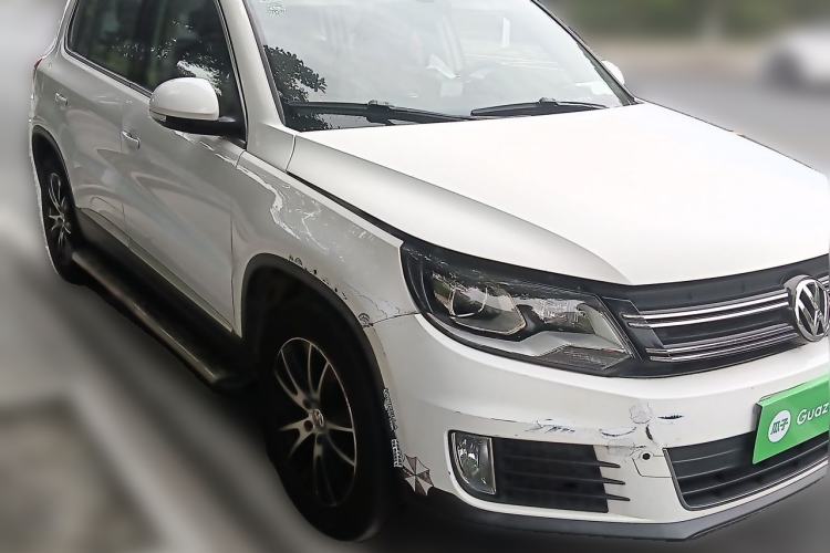 Used Volkswagen Tiguan 2015 1.8TSI Automatic All-Wheel-Drive Luxury Model Front Right 45 Deg