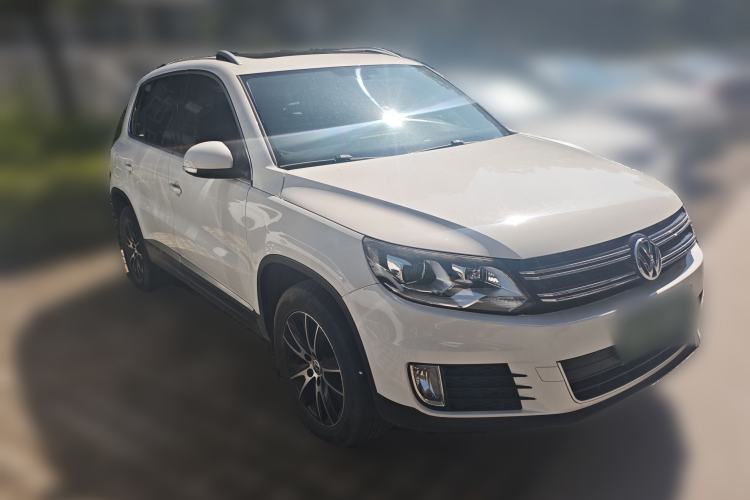 Used Volkswagen Tiguan 2015 1.8TSI Automatic Two-Wheel Drive Luxury Model Front Right 45 Deg