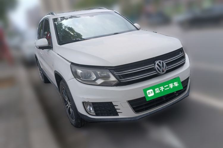 Used Volkswagen Tiguan 2015 1.8TSI Automatic Two-Wheel Drive Luxury Model Front Right 45 Deg