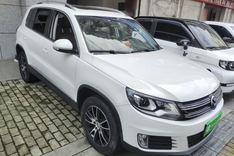 Used Volkswagen Tiguan 2015 1.8TSI Automatic Two-Wheel Drive Luxury Model Front Right 45 Deg