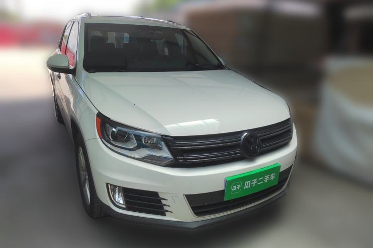 Used Volkswagen Tiguan 2015 1.8TSI Manual Two-Wheel-Drive Limited Edition Front Right 45 Deg