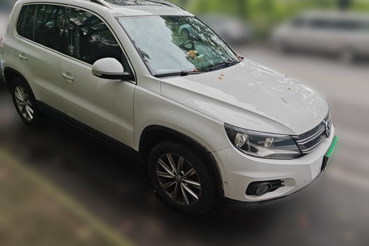 Used Volkswagen Tiguan 2015 2.0 TSI Comfort Edition Front Right 45 Deg