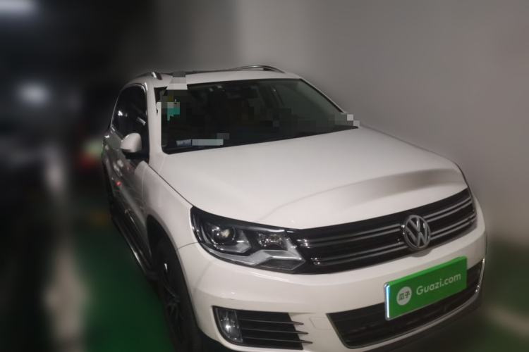 Used Volkswagen Tiguan 2015 1.8TSI Automatic All-Wheel-Drive Luxury Model Front Right 45 Deg