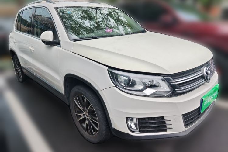 Used Volkswagen Tiguan 2015 1.8TSI Automatic Two-Wheel Drive Luxury Model Front Right 45 Deg