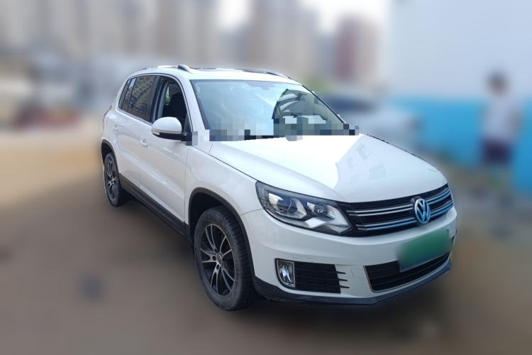 Used Volkswagen Tiguan 2015 1.8TSI Automatic Two-Wheel Drive Luxury Model Front Right 45 Deg