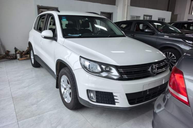 Used Volkswagen Tiguan 2015 1.8TSI Automatic Two-Wheel Drive Trend Edition Front Right 45 Deg