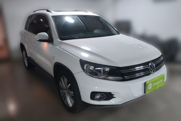 Used Volkswagen Tiguan 2015 2.0 TSI Comfort Edition Front Right 45 Deg