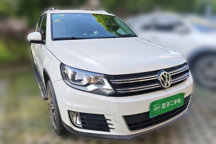 Used Volkswagen Tiguan 2015 1.8TSI Automatic Two-Wheel Drive Luxury Model Front Right 45 Deg