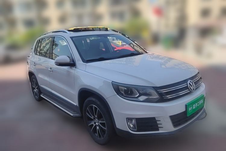 Used Volkswagen Tiguan 2015 1.8TSI Automatic All-Wheel-Drive Luxury Model Front Right 45 Deg