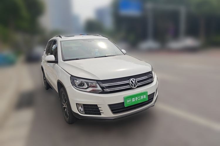 Used Volkswagen Tiguan 2015 1.8TSI Automatic Two-Wheel Drive Luxury Model Front Right 45 Deg