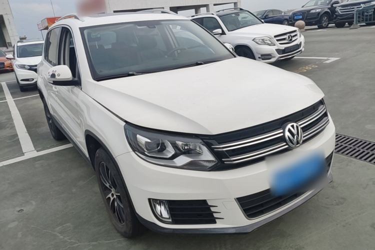Used Volkswagen Tiguan 2015 1.8TSI Automatic Two-Wheel Drive Luxury Model Front Right 45 Deg