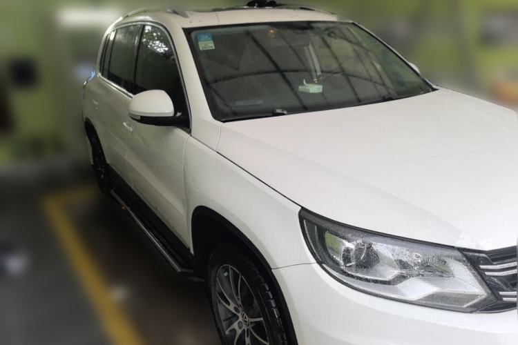 Used Volkswagen Tiguan 2015 1.8TSI Automatic Two-Wheel Drive Luxury Model Front Right 45 Deg