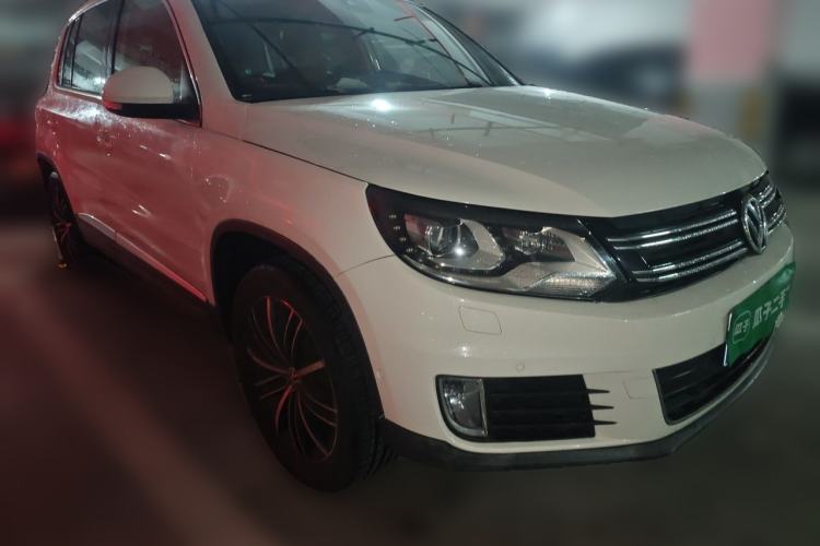 Used Volkswagen Tiguan 2015 2.0 TSI Automatic All-Wheel Drive Flagship Edition Front Right 45 Deg