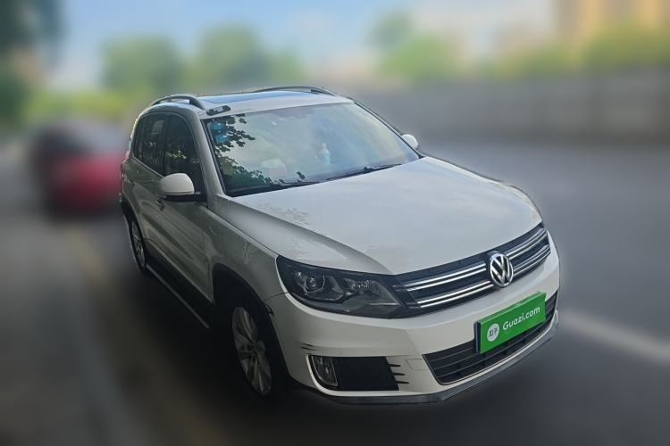 Used Volkswagen Tiguan 2015 1.8TSI Automatic All-Wheel-Drive Luxury Model Front Right 45 Deg