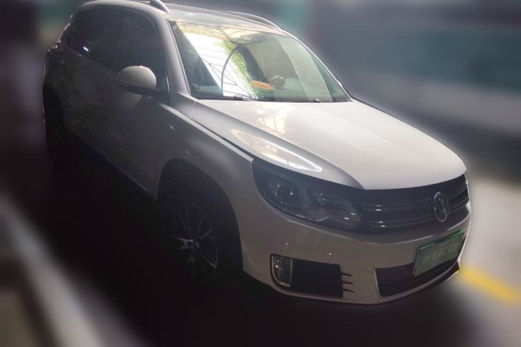Used Volkswagen Tiguan 2015 1.8TSI Automatic Two-Wheel Drive Luxury Model Front Right 45 Deg
