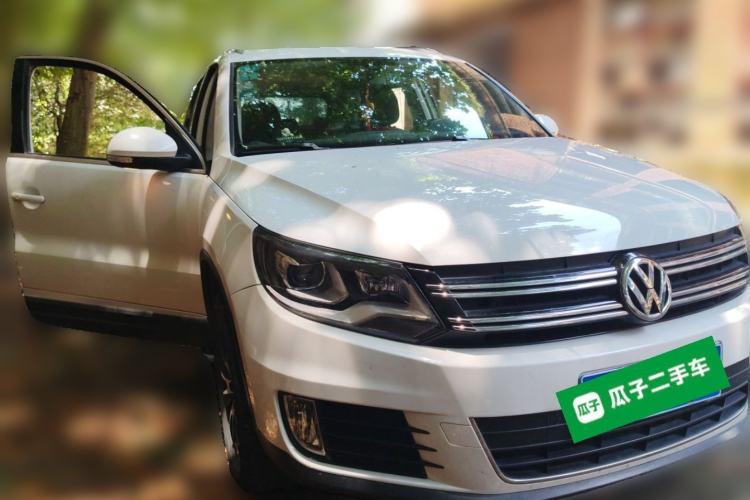 Used Volkswagen Tiguan 2015 1.8TSI Automatic Two-Wheel Drive Luxury Model Front Right 45 Deg