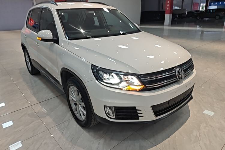 Used Volkswagen Tiguan 2015 1.8TSI Automatic All-Wheel Drive Comfort Edition Front Right 45 Deg