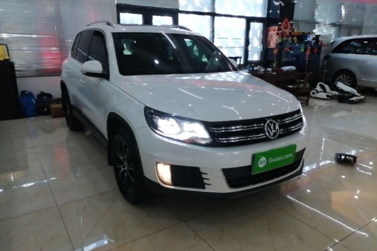 Used Volkswagen Tiguan 2015 1.8TSI Automatic Two-Wheel Drive Luxury Model Front Right 45 Deg