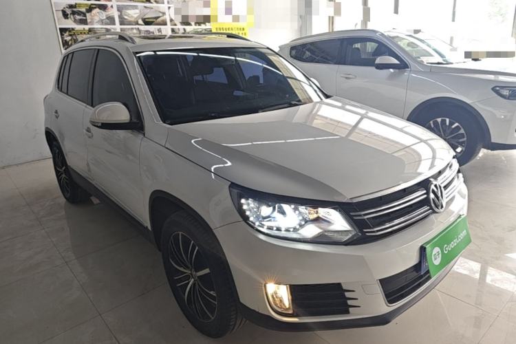 Used Volkswagen Tiguan 2015 1.8TSI Automatic Two-Wheel Drive Luxury Model Front Right 45 Deg
