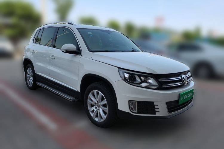 Used Volkswagen Tiguan 2015 1.8TSI Automatic Two-Wheel Drive Luxury Model Front Right 45 Deg