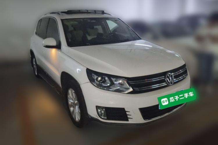 Used Volkswagen Tiguan 2015 2.0 TSI Automatic All-Wheel Drive Luxury Edition Front Right 45 Deg