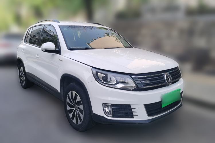 Used Volkswagen Tiguan 2015 1.4TSI Manual Two-Wheel Drive BlueMotion Edition Front Right 45 Deg