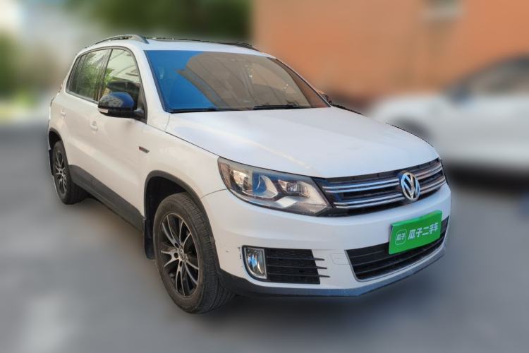 Used Volkswagen Tiguan 2015 1.8TSI Automatic Two-Wheel Drive Luxury Model Front Right 45 Deg