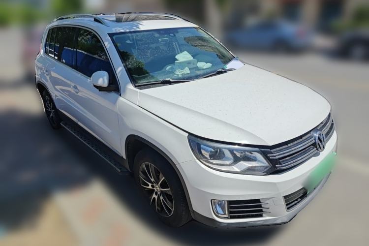 Used Volkswagen Tiguan 2015 1.8TSI Automatic All-Wheel-Drive Luxury Model Front Right 45 Deg