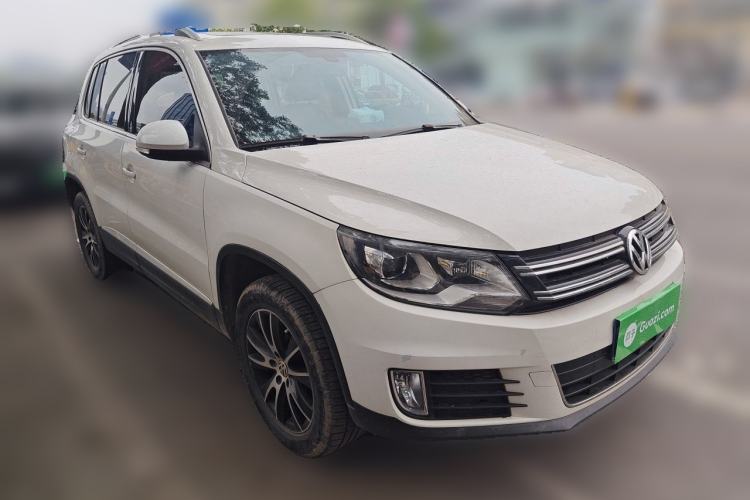 Used Volkswagen Tiguan 2015 2.0 TSI Automatic All-Wheel Drive Luxury Edition Front Right 45 Deg