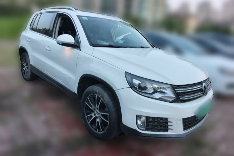 Used Volkswagen Tiguan 2015 1.8TSI Automatic Two-Wheel Drive Luxury Model Front Right 45 Deg