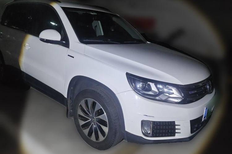 Used Volkswagen Tiguan 2015 1.4TSI Manual Two-Wheel Drive BlueMotion Edition Front Right 45 Deg