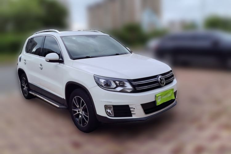 Used Volkswagen Tiguan 2015 1.8TSI Automatic Two-Wheel Drive Luxury Model Front Right 45 Deg