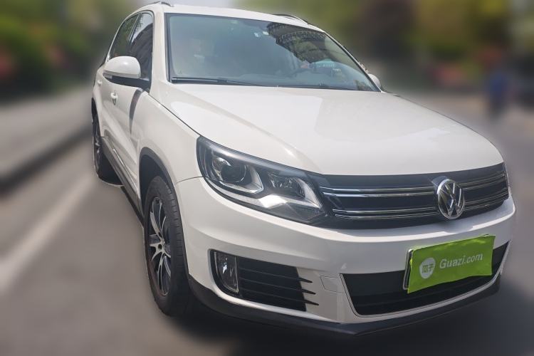 Used Volkswagen Tiguan 2015 1.8TSI Automatic Two-Wheel Drive Luxury Model Front Right 45 Deg