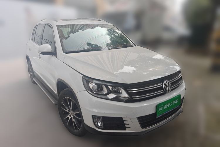 Used Volkswagen Tiguan 2015 1.8TSI Automatic Two-Wheel Drive Luxury Model Front Right 45 Deg