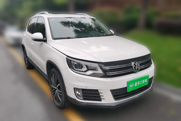 Used Volkswagen Tiguan 2015 2.0 TSI Automatic All-Wheel Drive Flagship Edition Front Right 45 Deg
