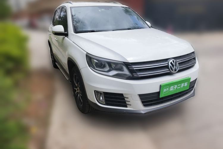 Used Volkswagen Tiguan 2015 2.0 TSI Automatic All-Wheel Drive Luxury Edition Front Right 45 Deg