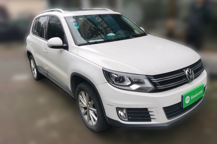 Used Volkswagen Tiguan 2015 1.8TSI Manual Two-Wheel-Drive Limited Edition Front Right 45 Deg
