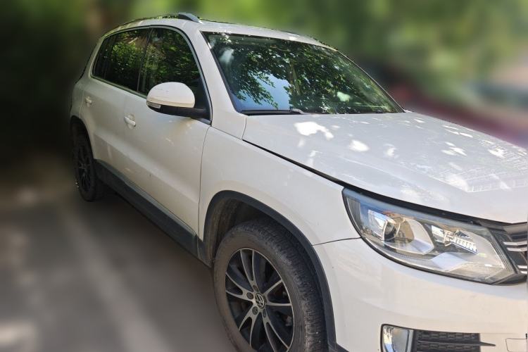 Used Volkswagen Tiguan 2015 1.8TSI Automatic Two-Wheel Drive Luxury Model Front Right 45 Deg