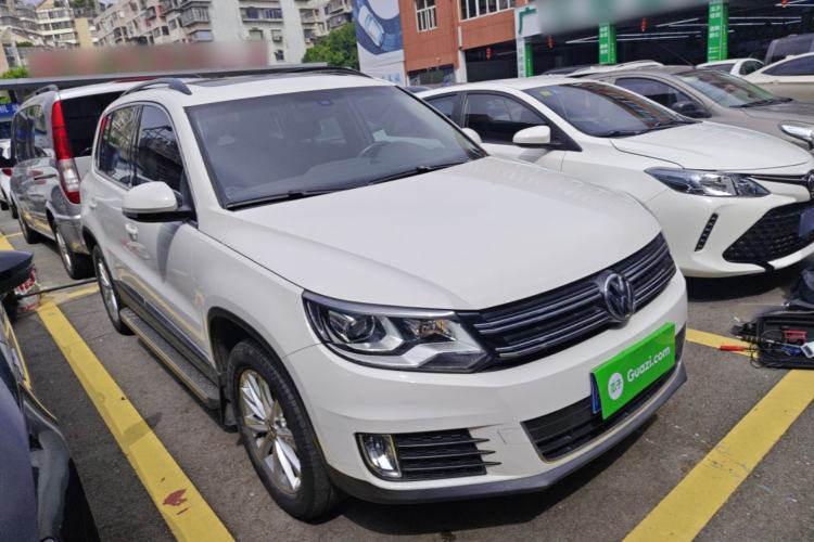 Used Volkswagen Tiguan 2015 2.0 TSI Automatic All-Wheel Drive Comfort Vision Edition Front Right 45 Deg