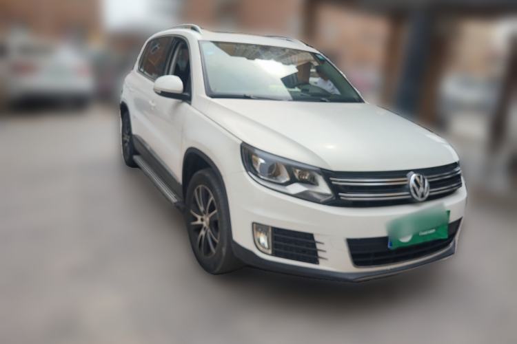 Used Volkswagen Tiguan 2015 2.0 TSI Automatic All-Wheel Drive Luxury Edition Front Right 45 Deg