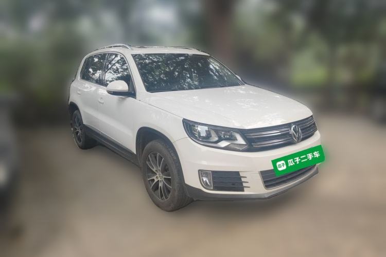 Used Volkswagen Tiguan 2015 1.8TSI Automatic Two-Wheel Drive Luxury Model Front Right 45 Deg