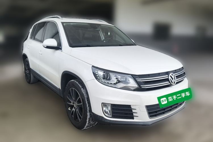 Used Volkswagen Tiguan 2015 1.8TSI Automatic All-Wheel-Drive Luxury Model Front Right 45 Deg