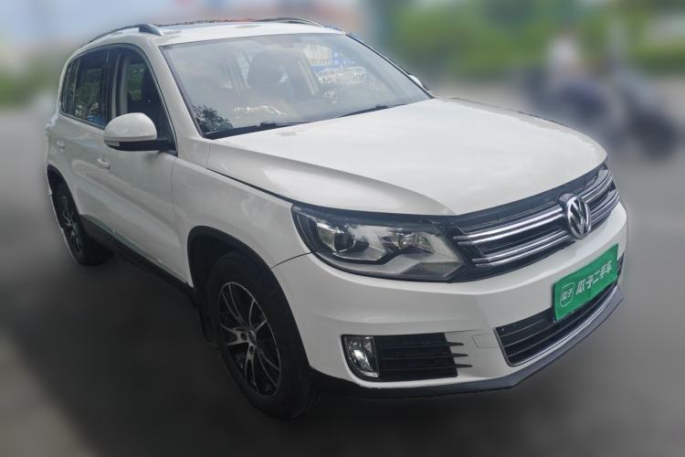Used Volkswagen Tiguan 2015 1.8TSI Automatic All-Wheel-Drive Luxury Model Front Right 45 Deg