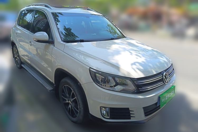 Used Volkswagen Tiguan 2015 1.8TSI Automatic All-Wheel-Drive Luxury Model Front Right 45 Deg