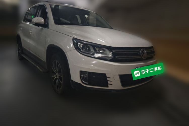 Used Volkswagen Tiguan 2015 1.8TSI Automatic Two-Wheel Drive Luxury Model Front Right 45 Deg