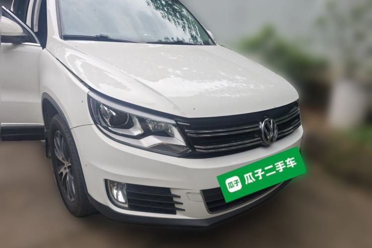 Used Volkswagen Tiguan 2015 1.8TSI Automatic Two-Wheel Drive Luxury Model Front Right 45 Deg