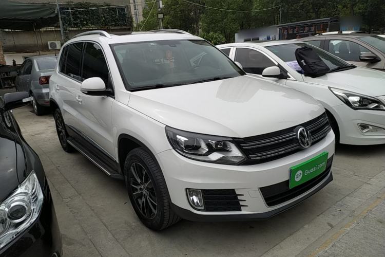 Used Volkswagen Tiguan 2015 1.8TSI Automatic Two-Wheel Drive Luxury Model Front Right 45 Deg