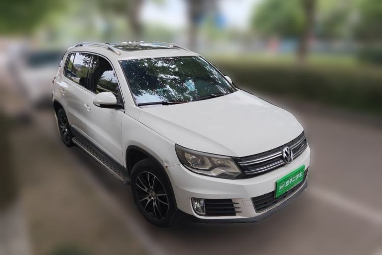 Used Volkswagen Tiguan 2015 1.8TSI Automatic Two-Wheel Drive Luxury Model Front Right 45 Deg