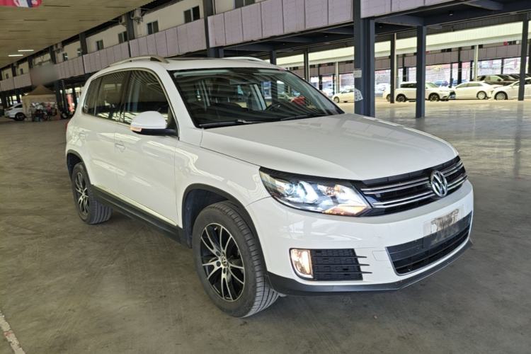 Used Volkswagen Tiguan 2015 1.8TSI Automatic Two-Wheel Drive Luxury Model Front Right 45 Deg