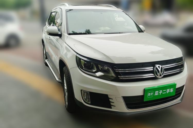 Used Volkswagen Tiguan 2015 1.8TSI Manual Two-Wheel-Drive Limited Edition Front Right 45 Deg